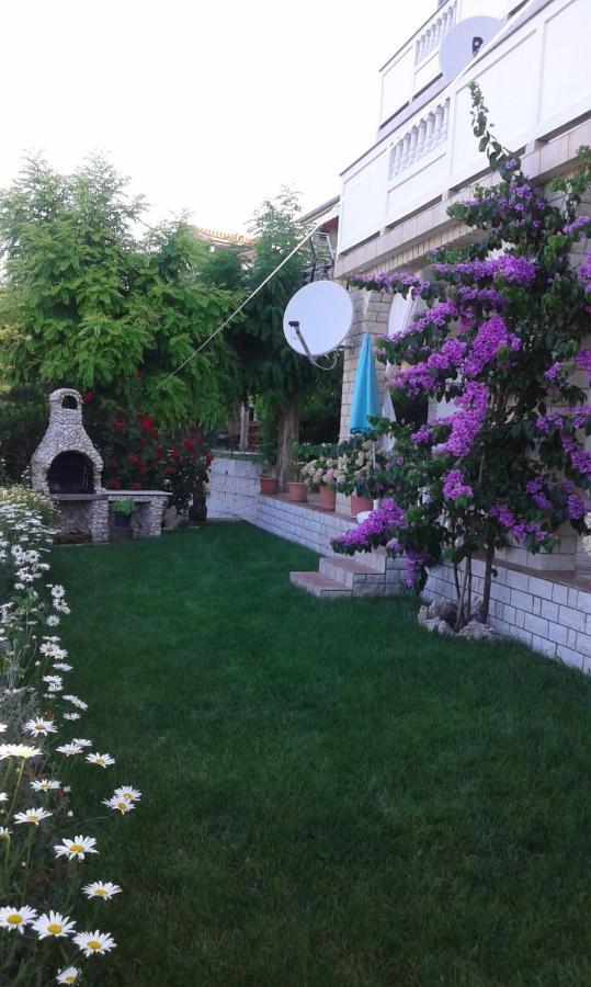 Guest House Lucija Banjol Ngoại thất bức ảnh