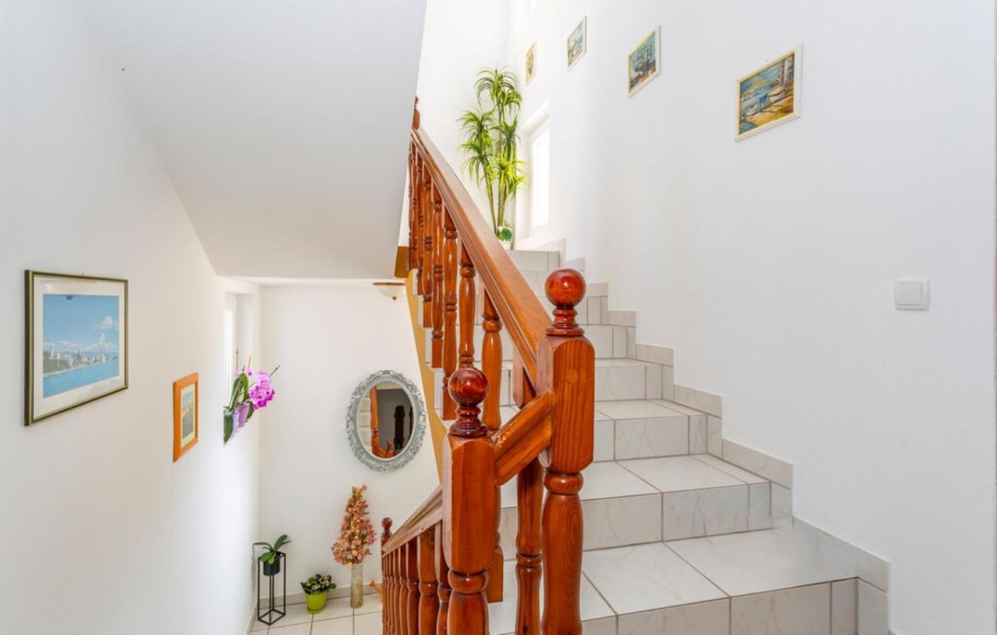 Guest House Lucija Banjol Ngoại thất bức ảnh