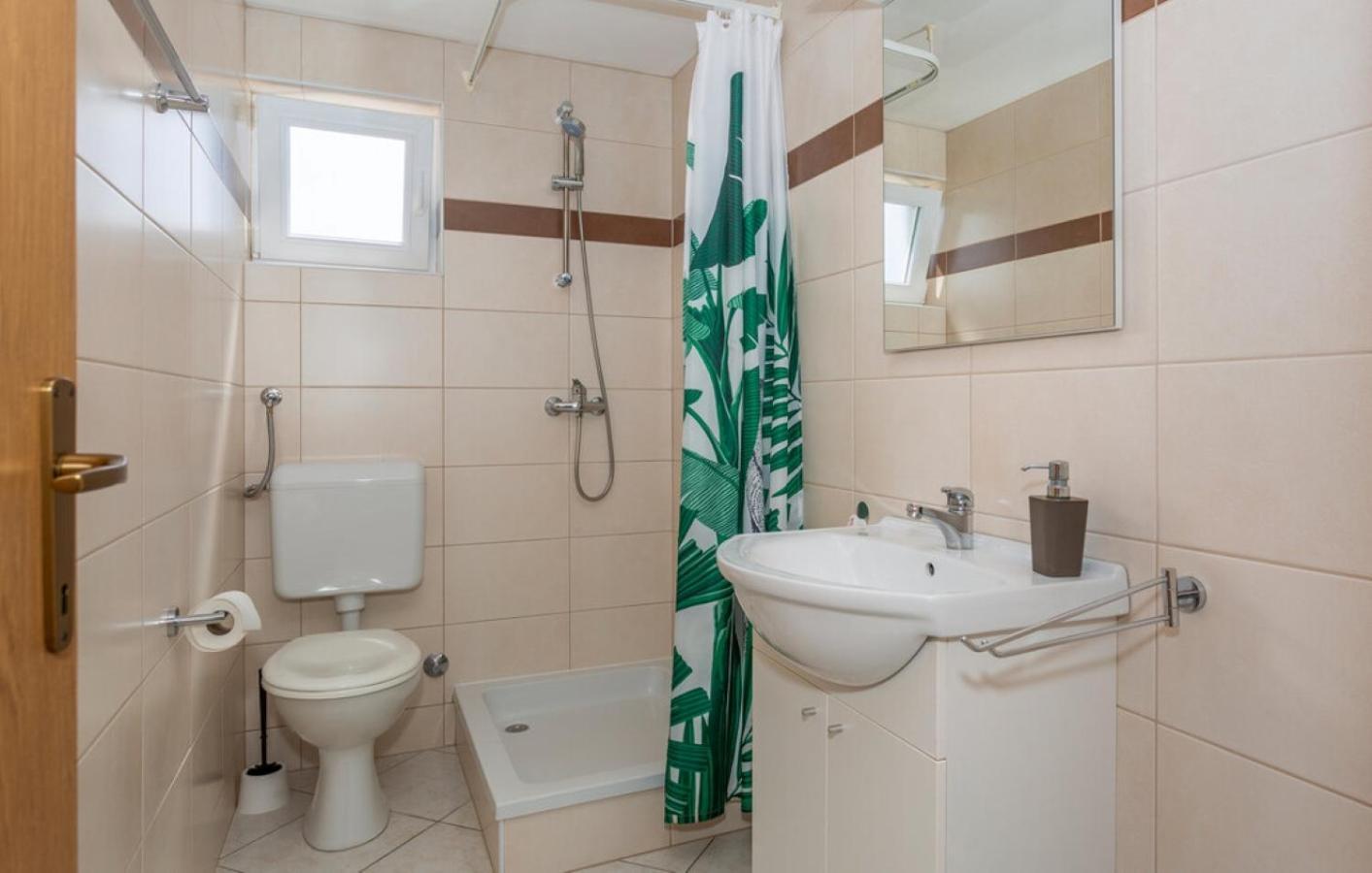 Guest House Lucija Banjol Ngoại thất bức ảnh