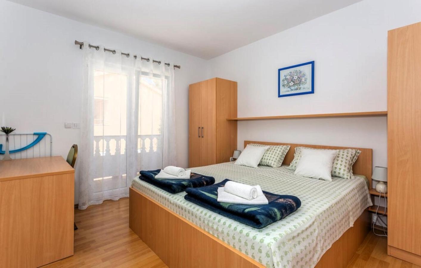 Guest House Lucija Banjol Ngoại thất bức ảnh