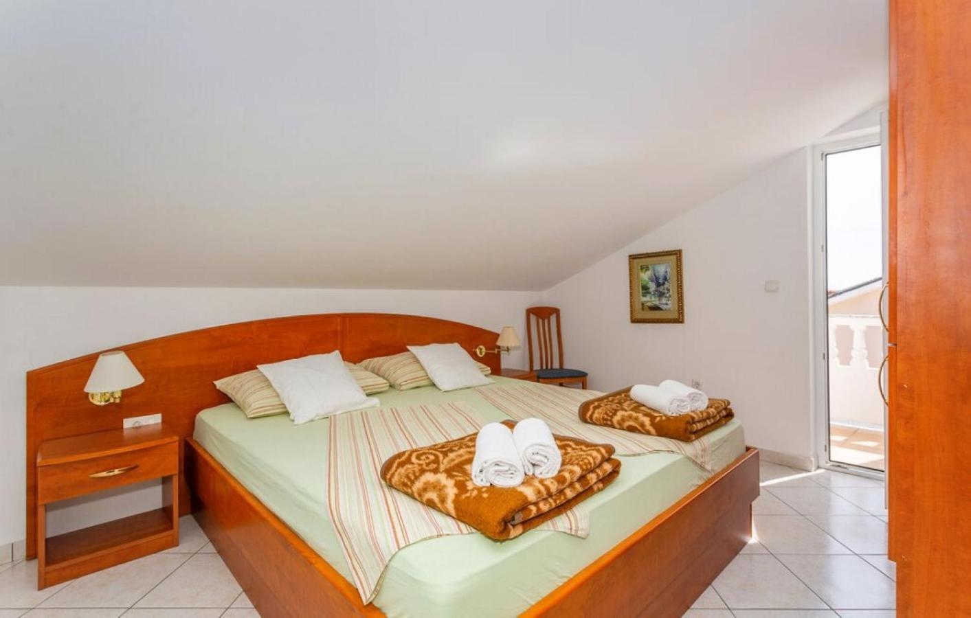 Guest House Lucija Banjol Ngoại thất bức ảnh