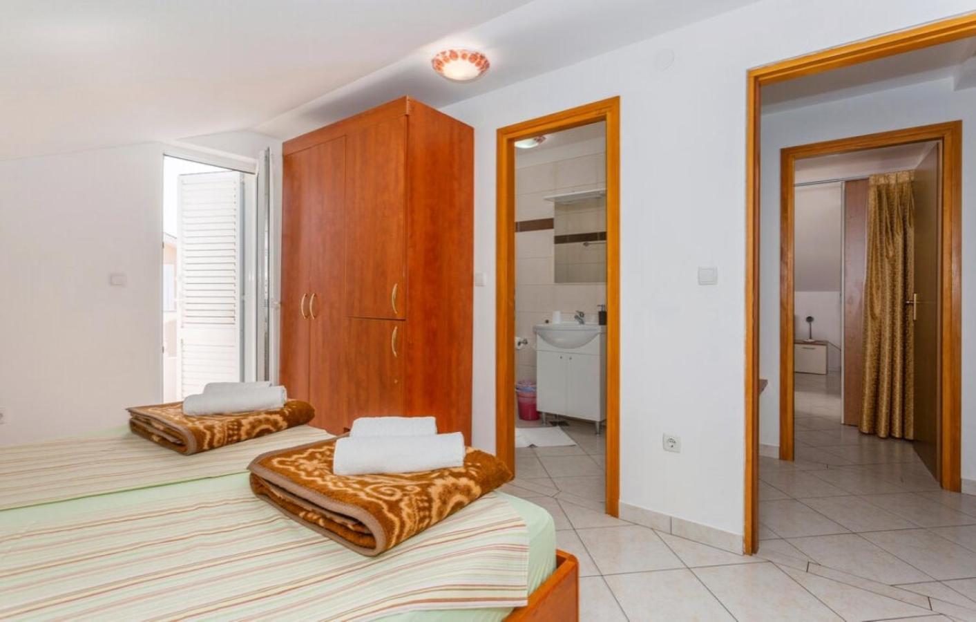 Guest House Lucija Banjol Phòng bức ảnh