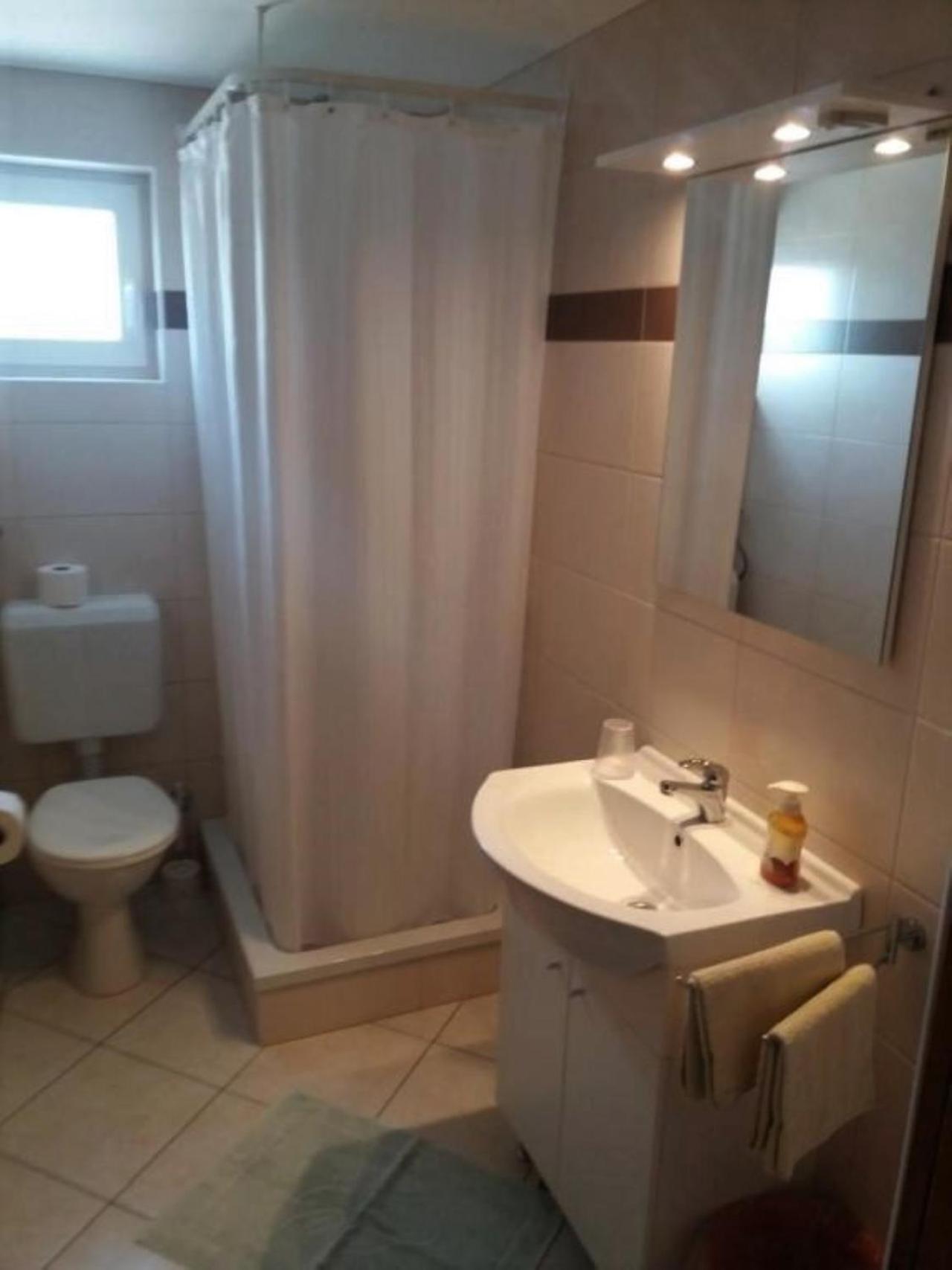 Guest House Lucija Banjol Ngoại thất bức ảnh