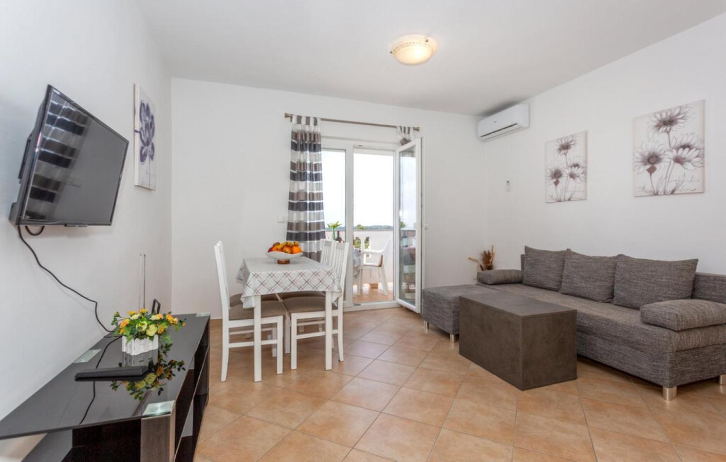 Guest House Lucija Banjol Ngoại thất bức ảnh