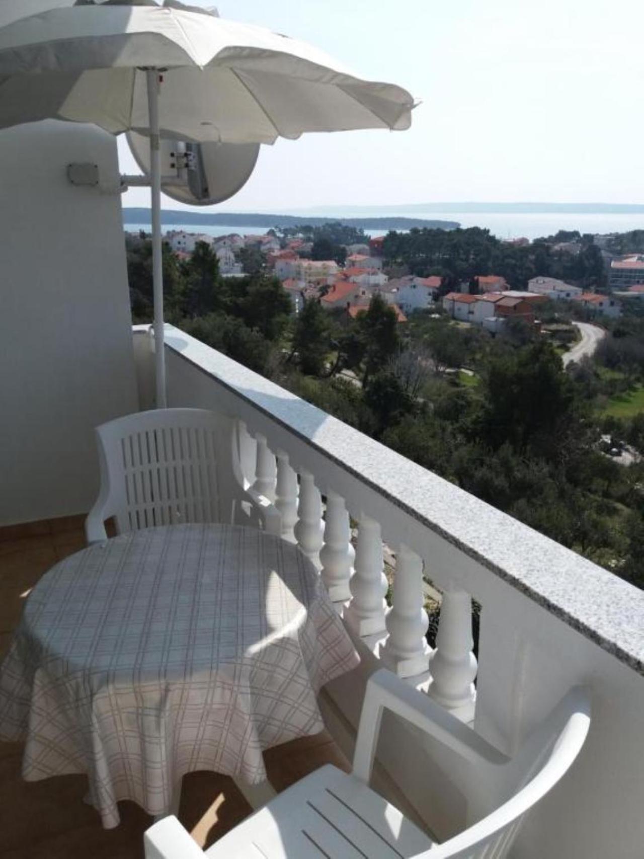 Guest House Lucija Banjol Ngoại thất bức ảnh