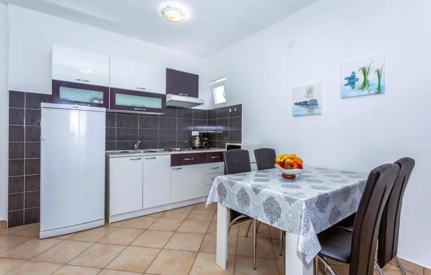 Guest House Lucija Banjol Ngoại thất bức ảnh