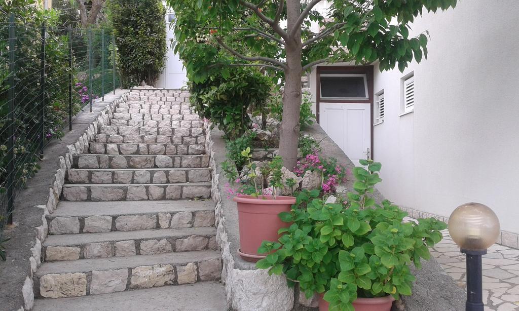 Guest House Lucija Banjol Ngoại thất bức ảnh
