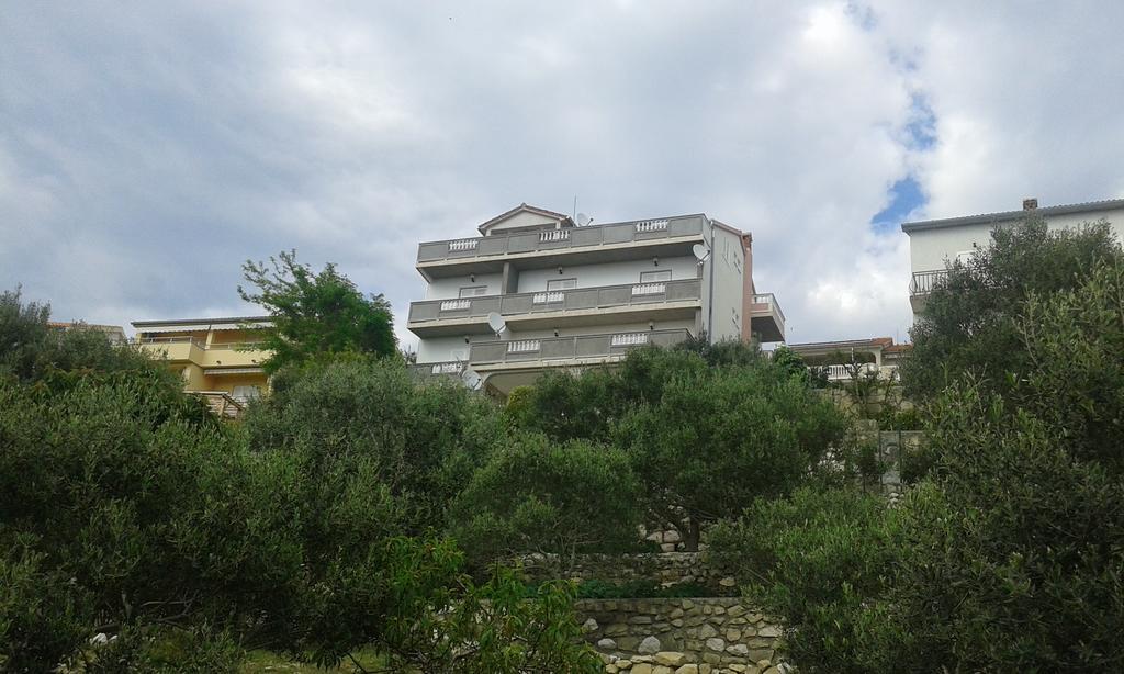 Guest House Lucija Banjol Ngoại thất bức ảnh