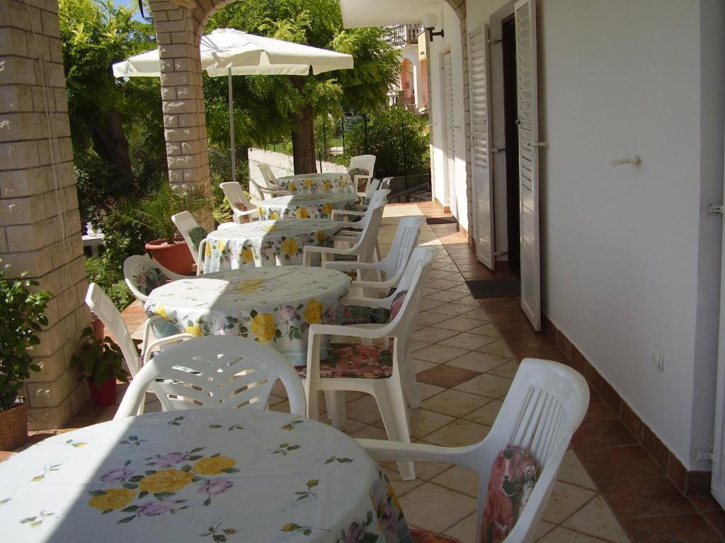 Guest House Lucija Banjol Ngoại thất bức ảnh