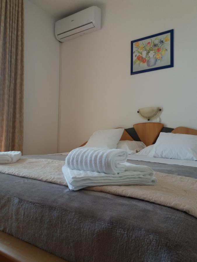 Guest House Lucija Banjol Ngoại thất bức ảnh