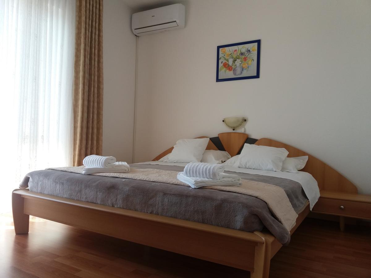 Guest House Lucija Banjol Ngoại thất bức ảnh